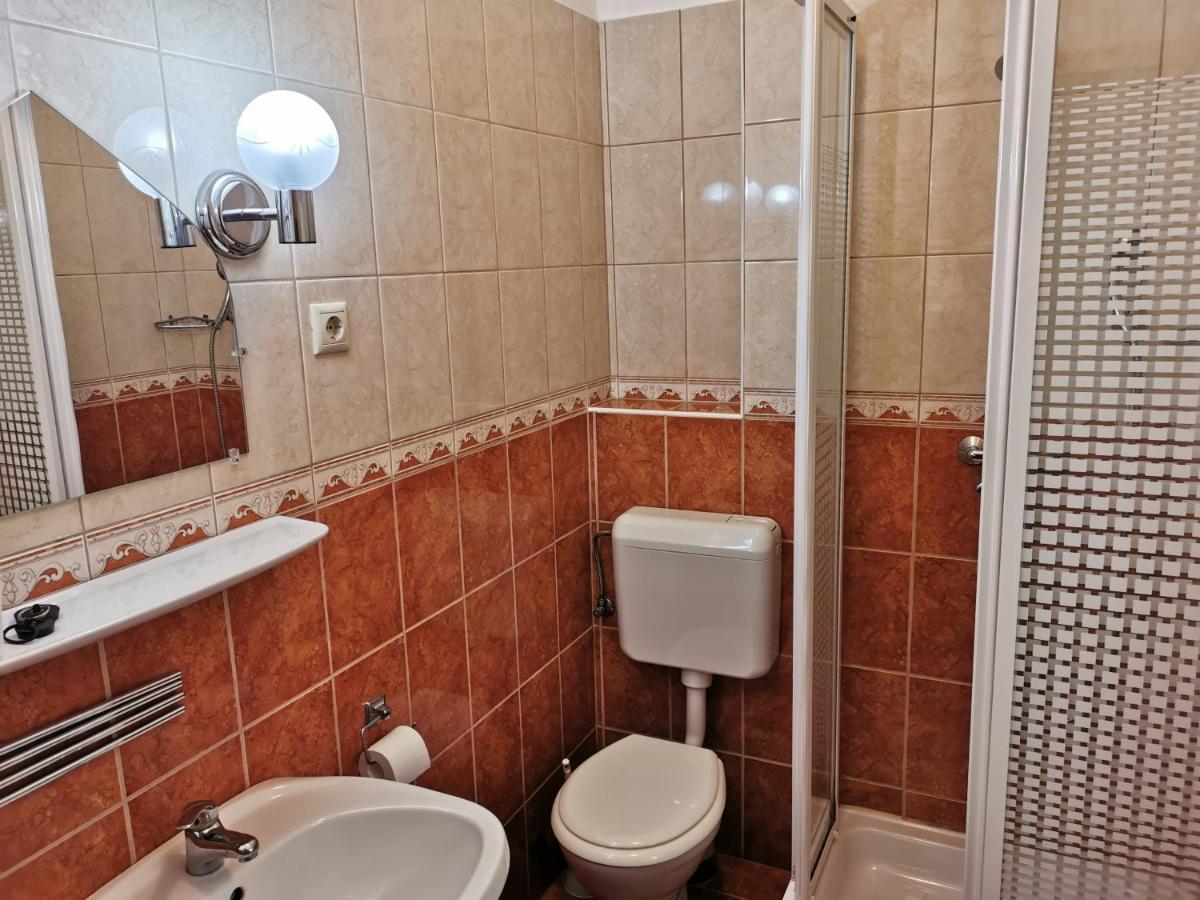 Gizella Apartmanhaus Buk Exterior foto